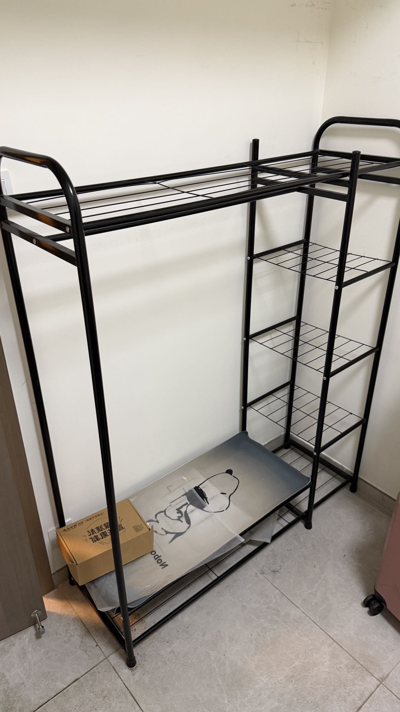 床垫，衣架，书桌等