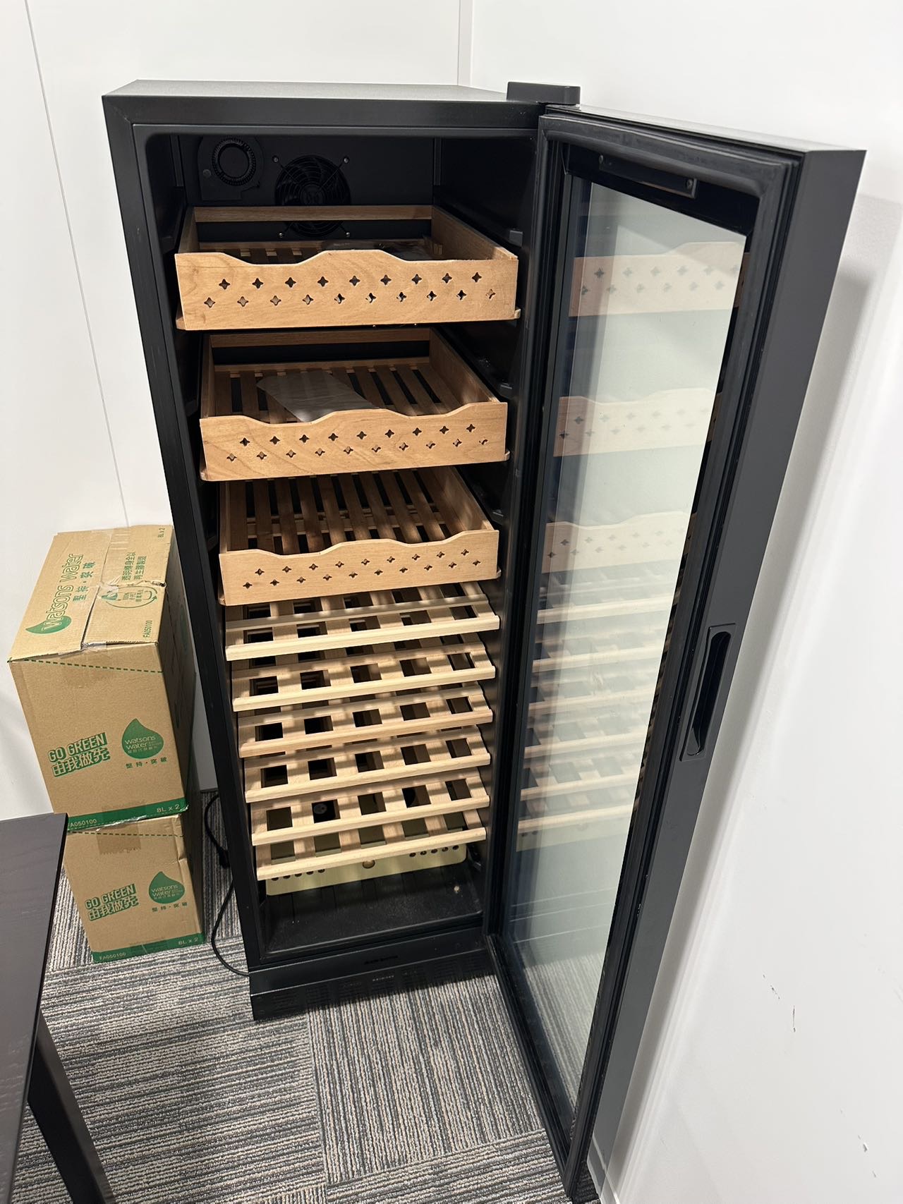 99新红酒雪茄柜