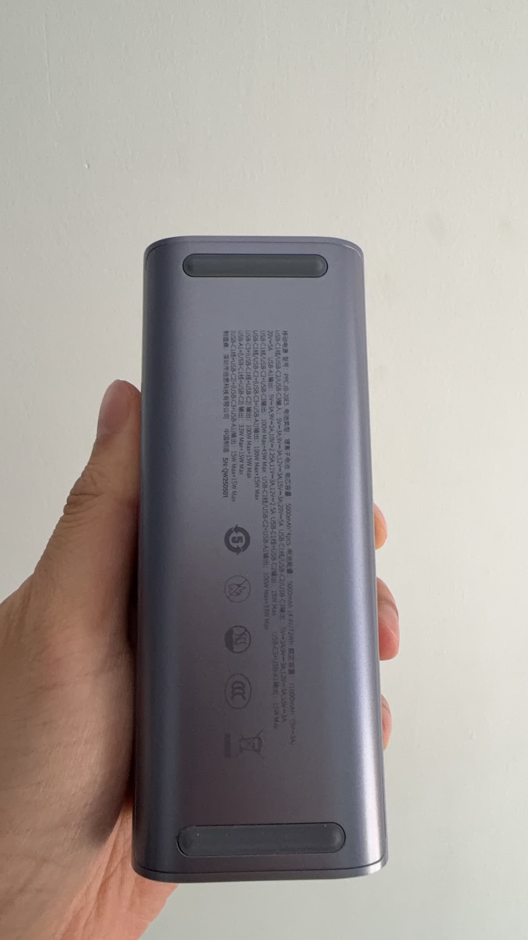 倍思20000毫安自带线充电宝