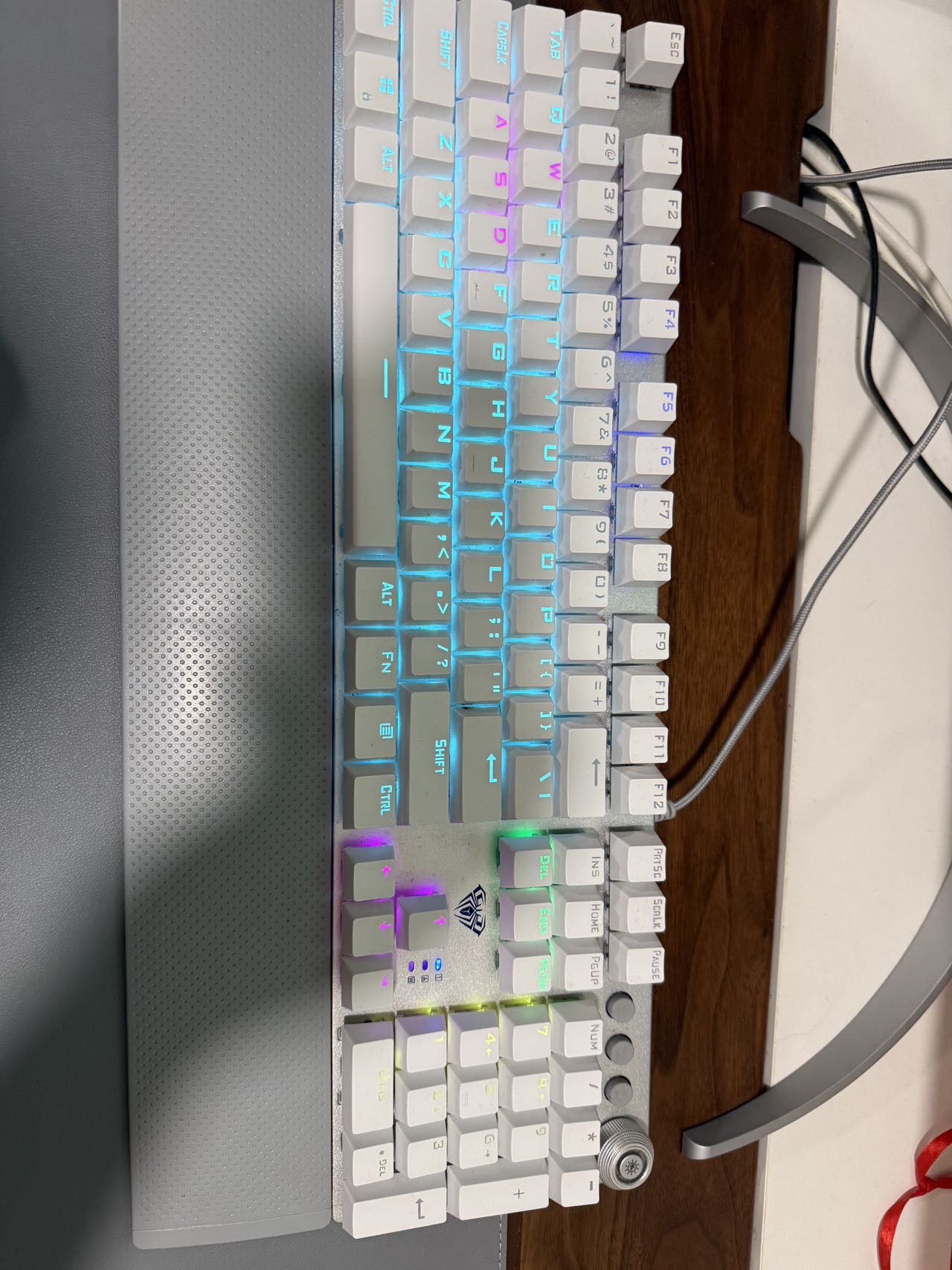 机械键盘108键