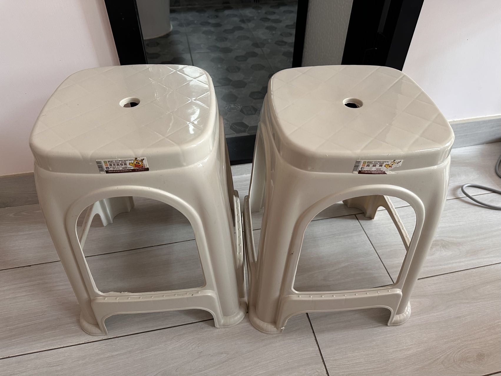 塑料凳子10两个
