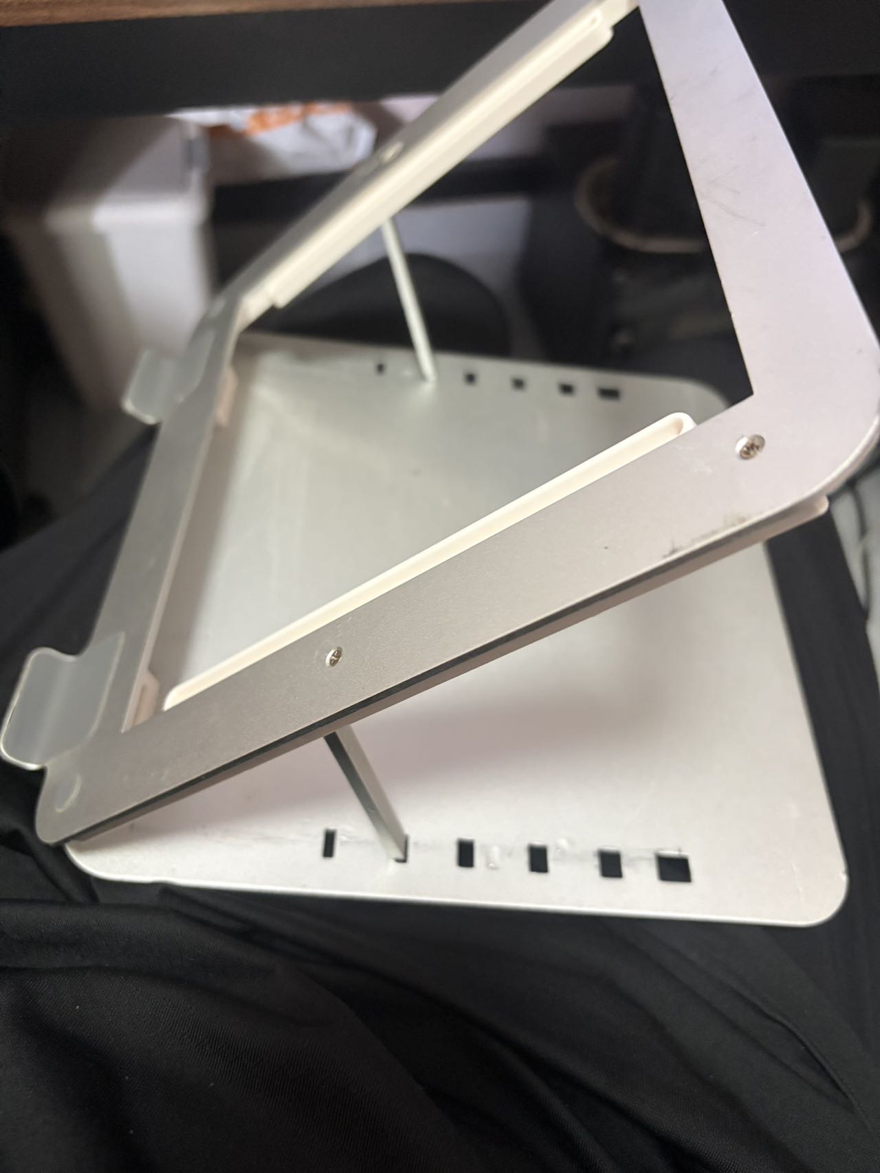 平板/笔记本电脑支架