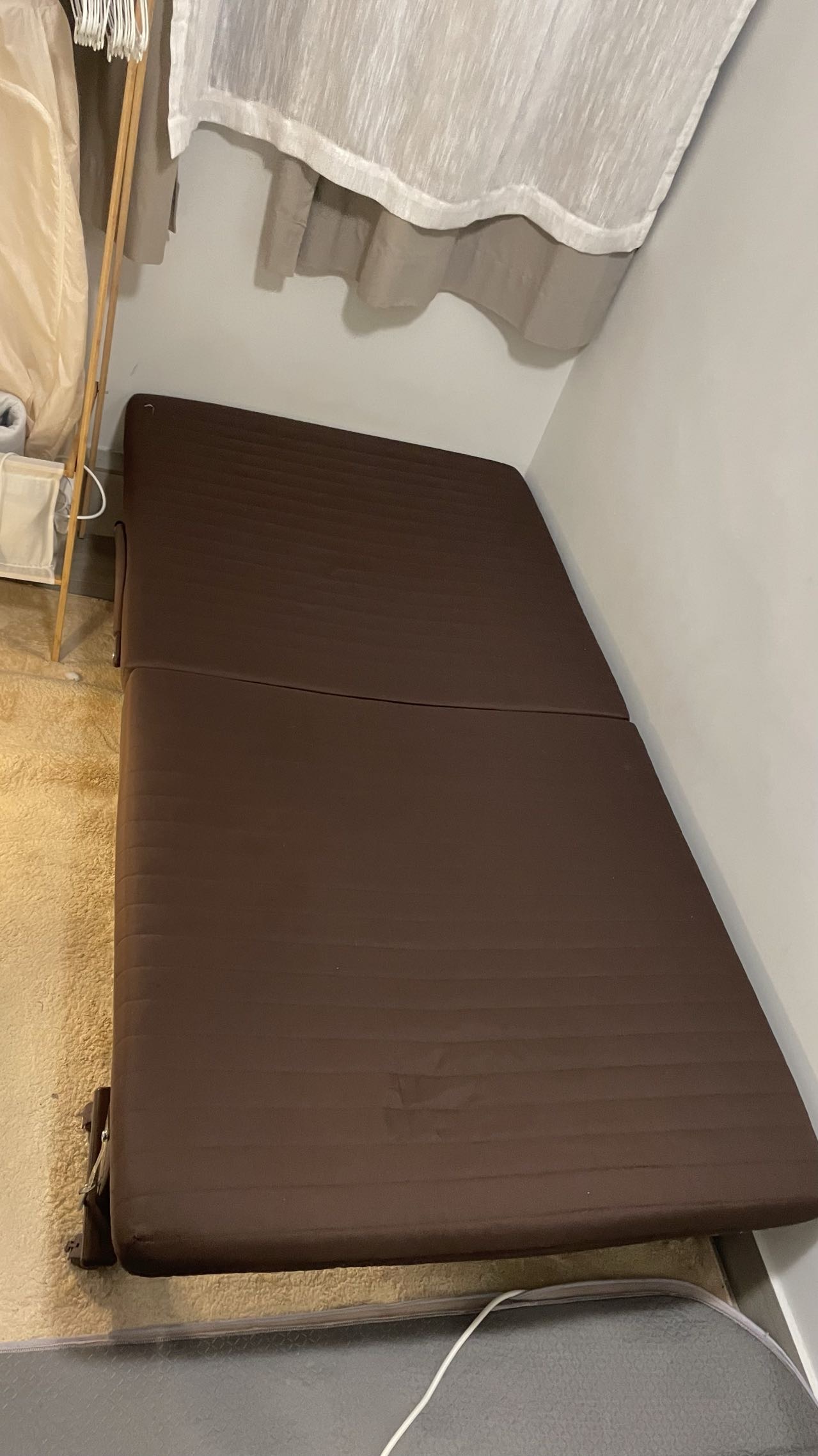 單人摺疊床（有輪子）