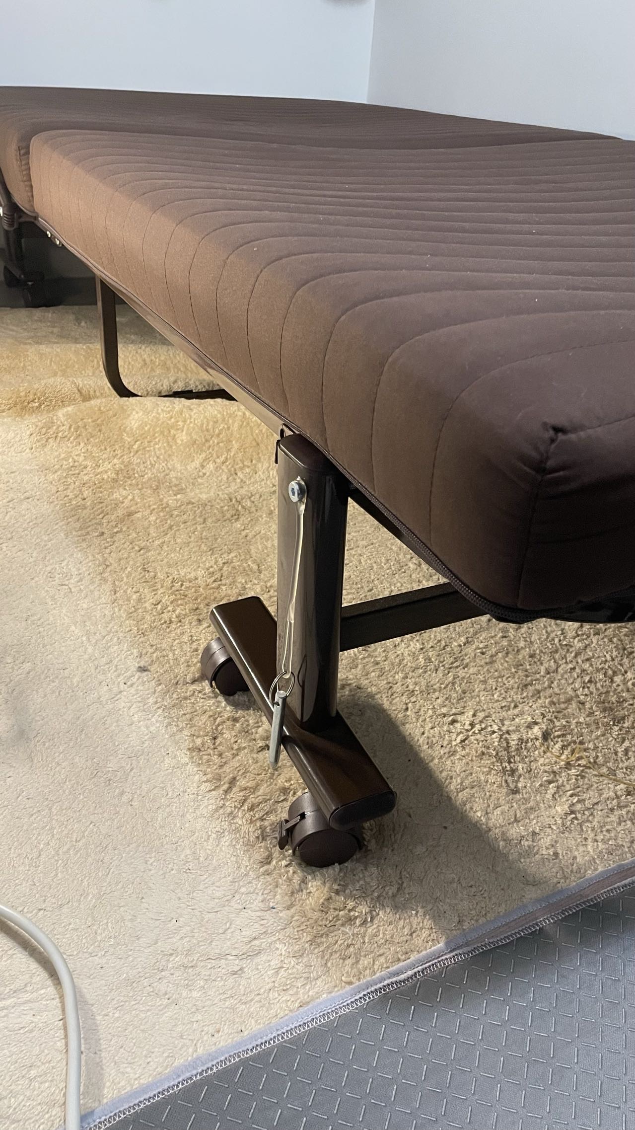 單人摺疊床（有輪子）