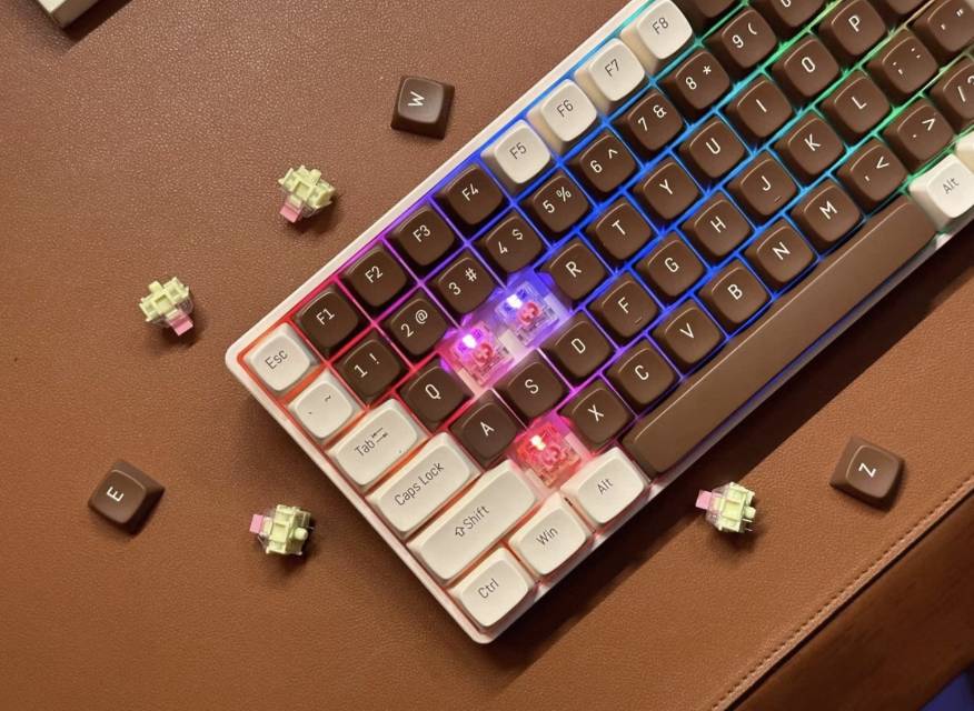 三模无线机械键盘，御斧R108。原价599，九新