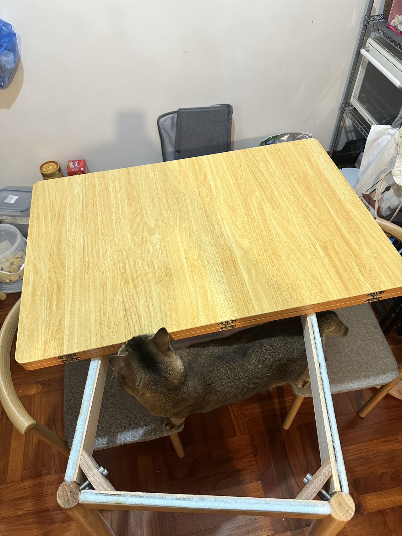 折叠餐桌