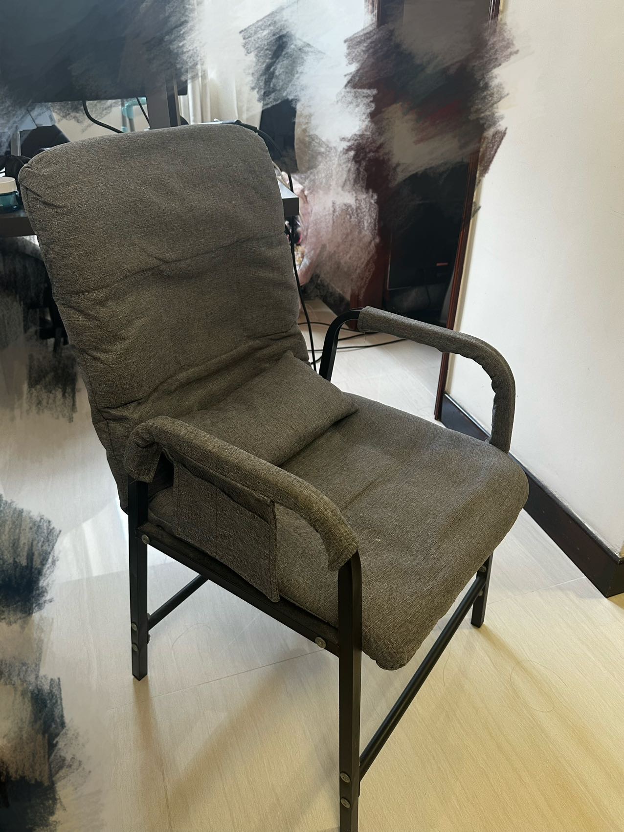 一张ikea 宜家桌子+ 两把工作椅