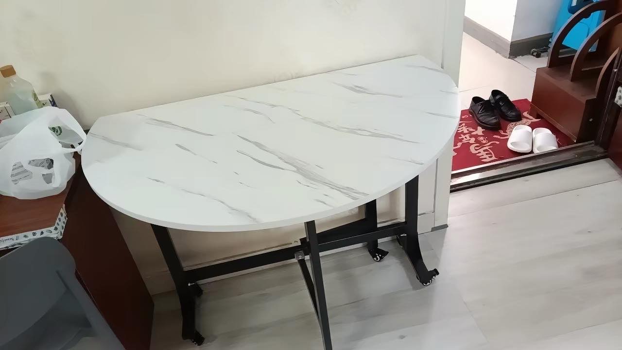 可折叠带轮餐桌