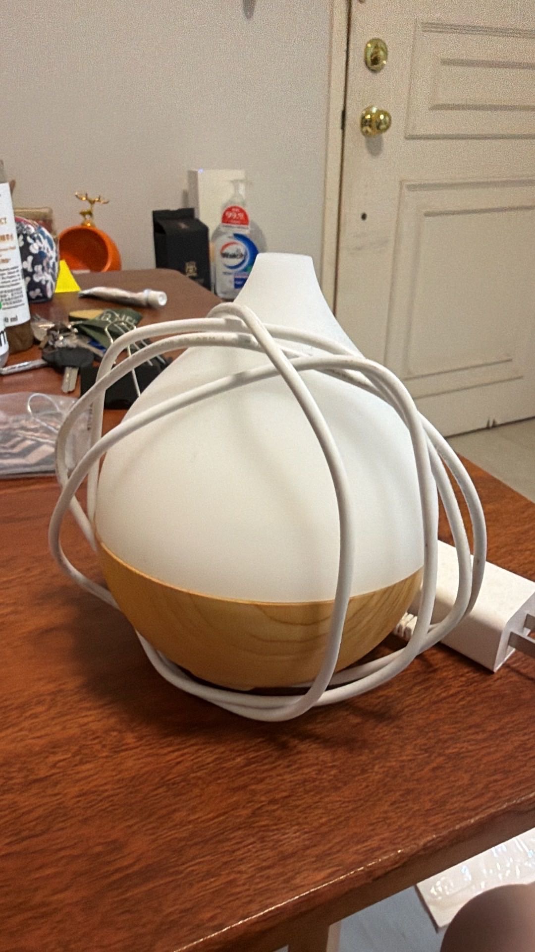锅，塑料鞋柜，玻璃水壶等家具
