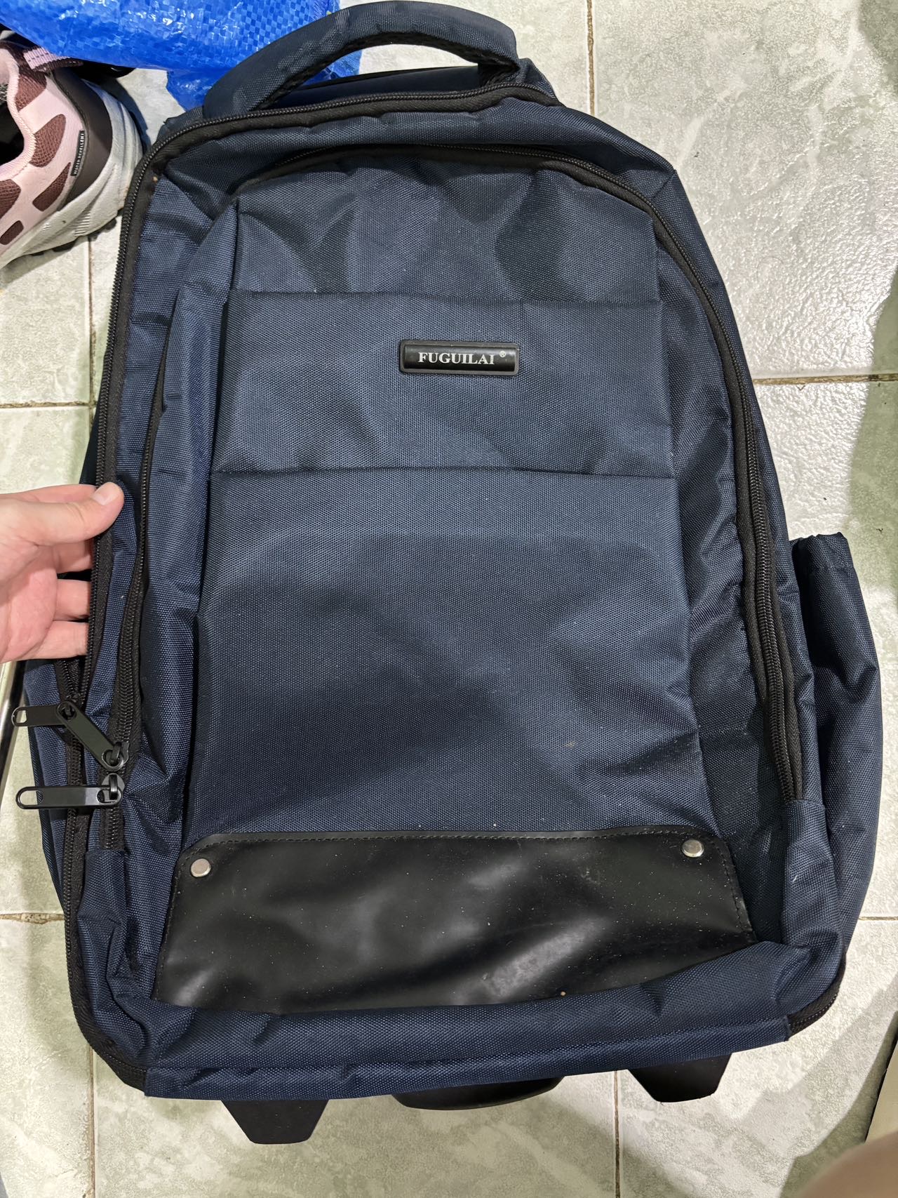 老人小孩可用的拉桿行李箱