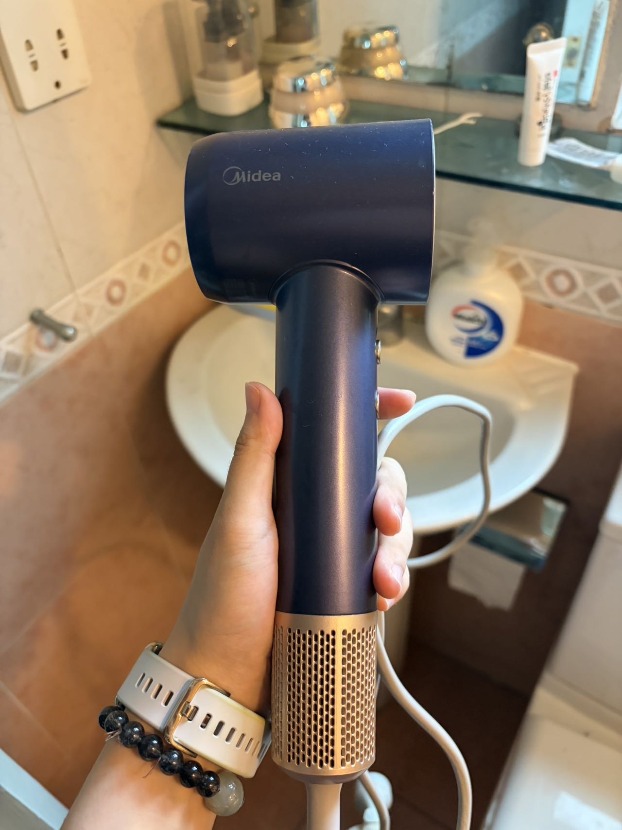 美的电吹风