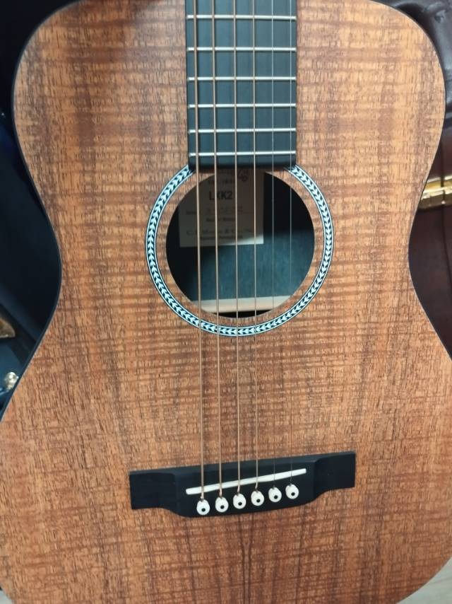 马丁同gibson木吉他