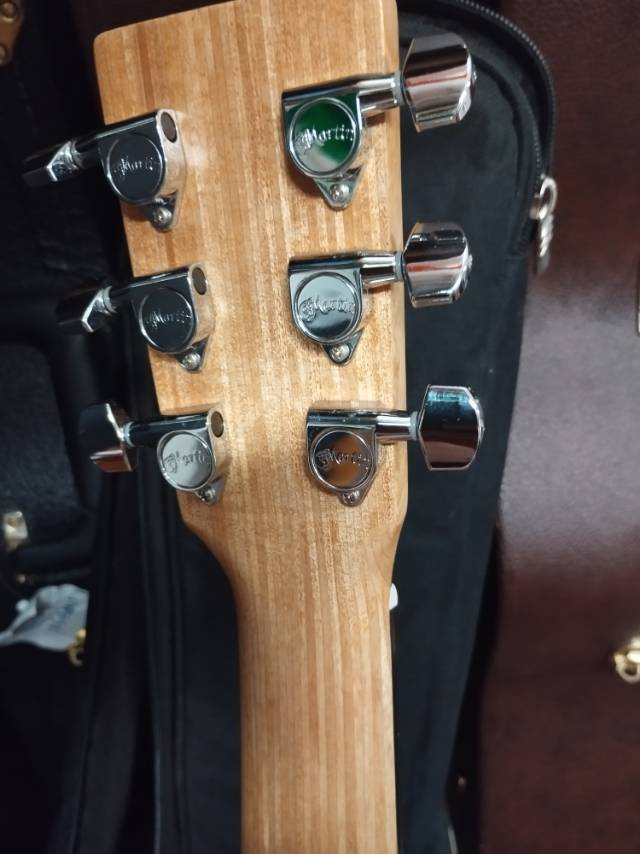 马丁同gibson木吉他