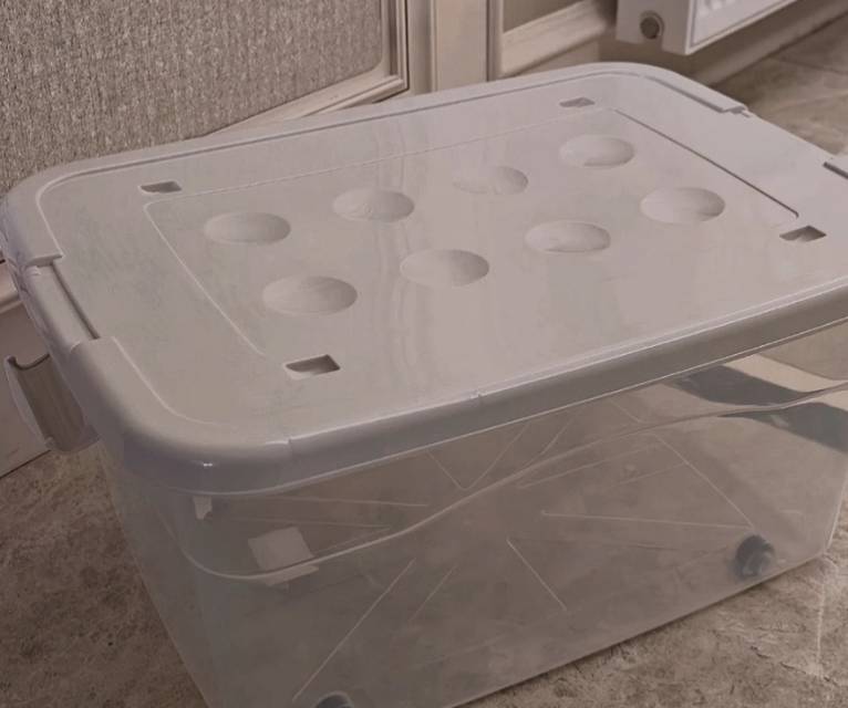 储物箱
